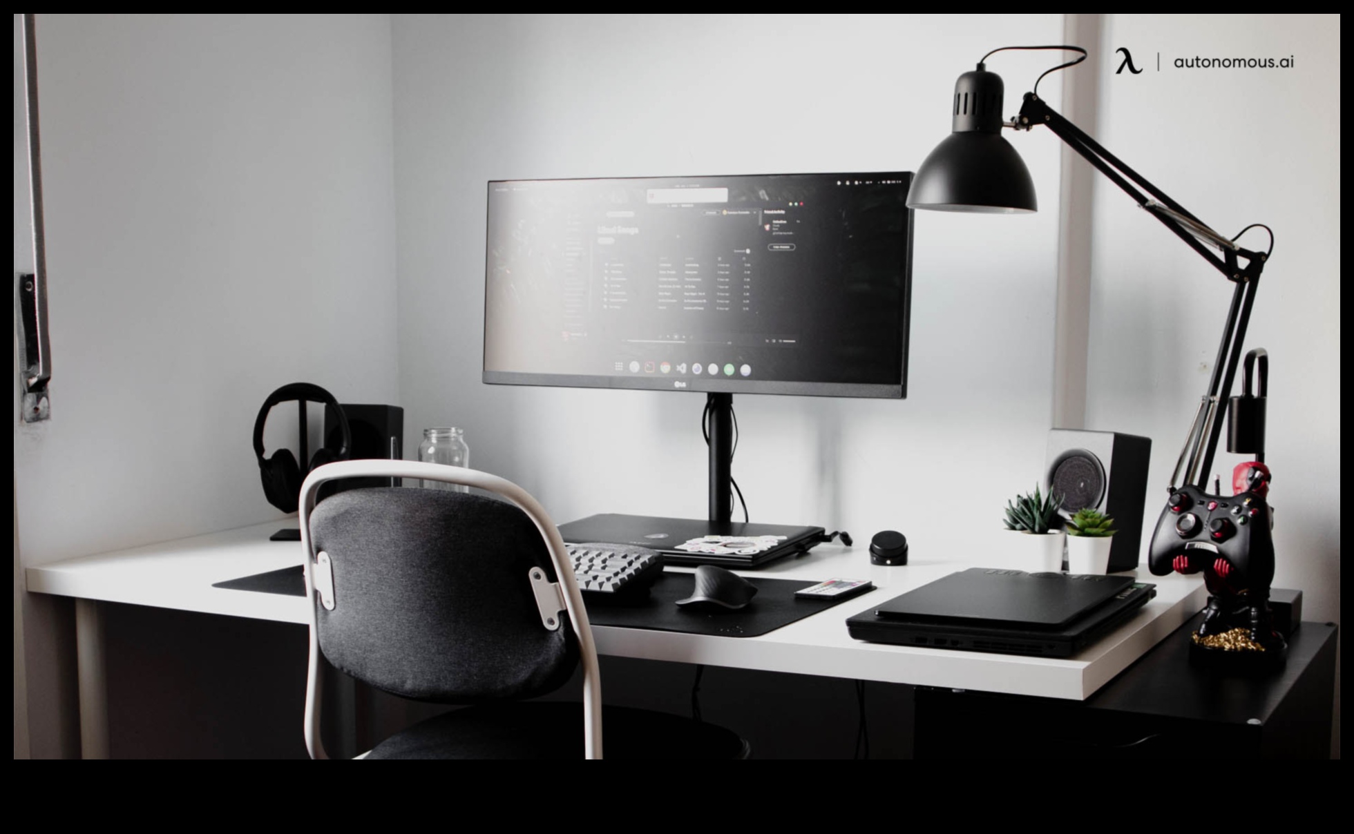 Design birou pentru laptop: accesorii pentru crearea unui spațiu de lucru productiv