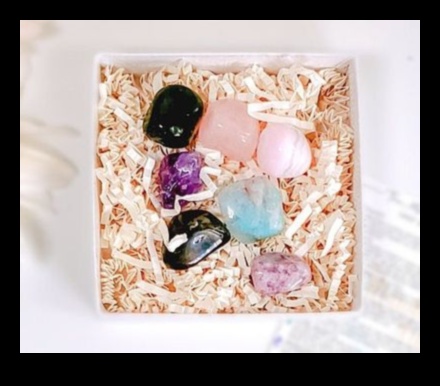 Charms cu cristale: pietre prețioase și idei de cadouri cu infuzie de cristale