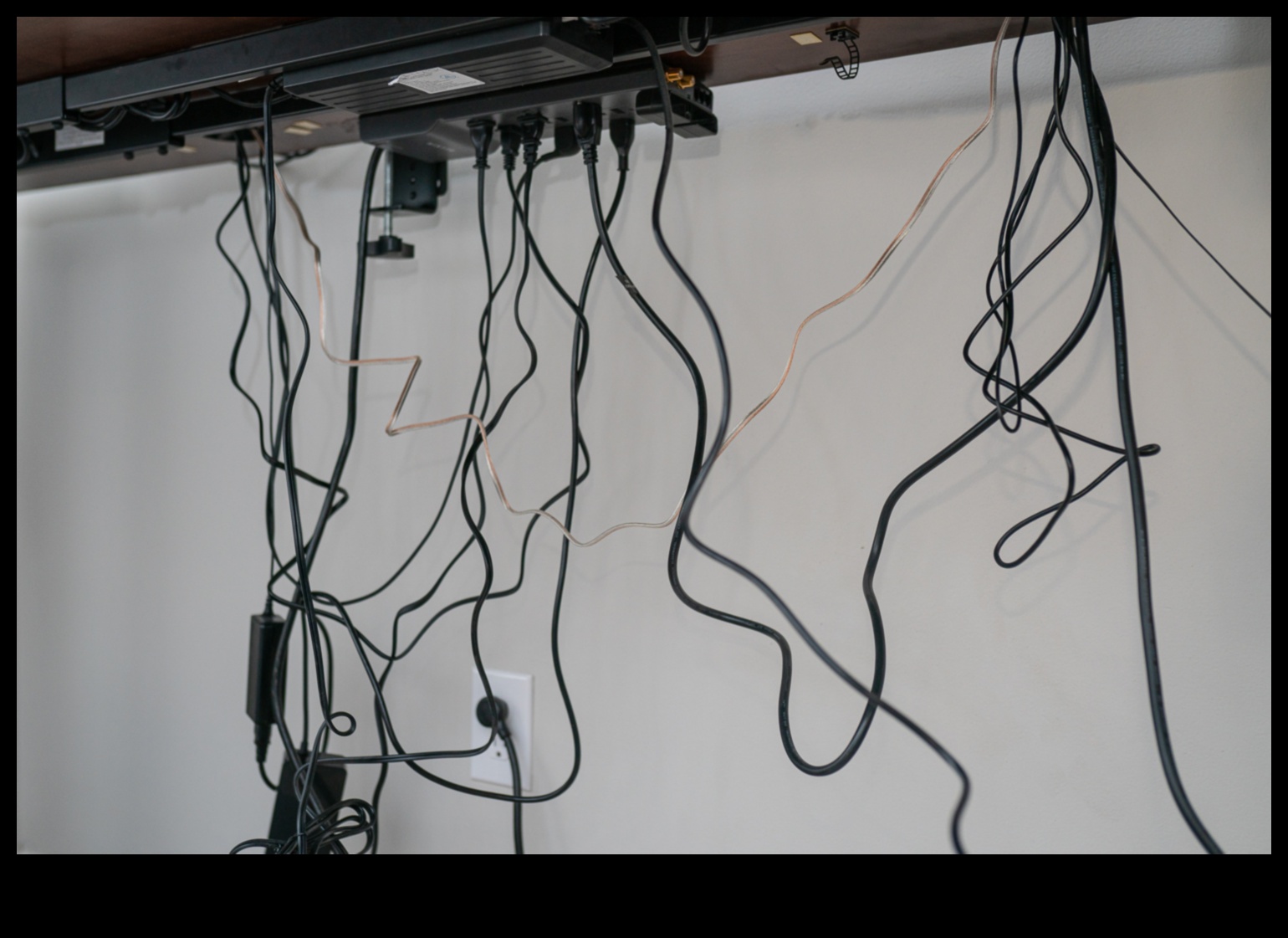 Sfaturi de gestionare a cablurilor de carcasă: Țineți ordinea construcției pentru o estetică îmbunătățită